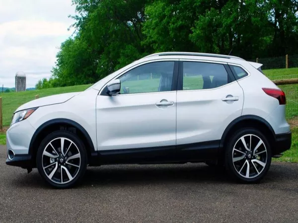 Dịch vụ thay Kính chắn gió xe Nissan Qashqai tận nơi